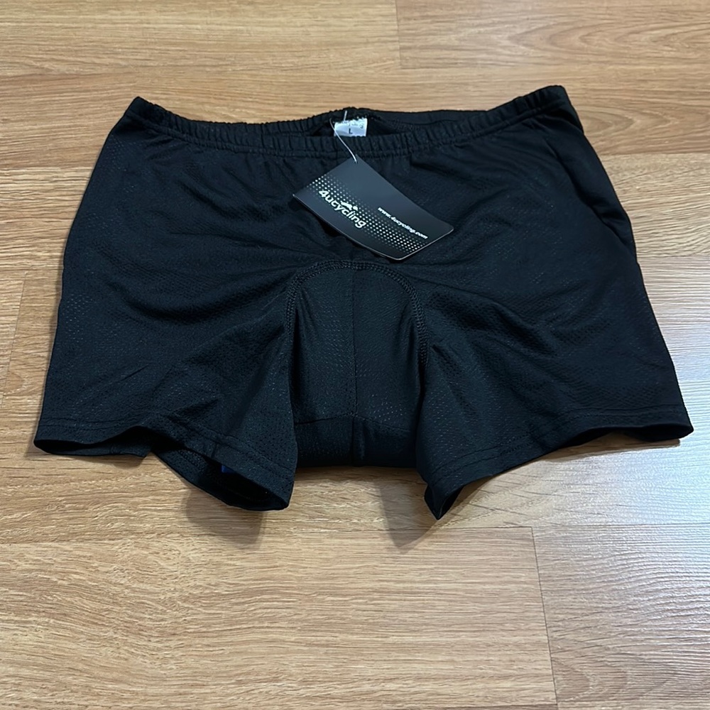 4ucycling cycling 🚴‍♀️ shorts with Seat Padding Men’s size L